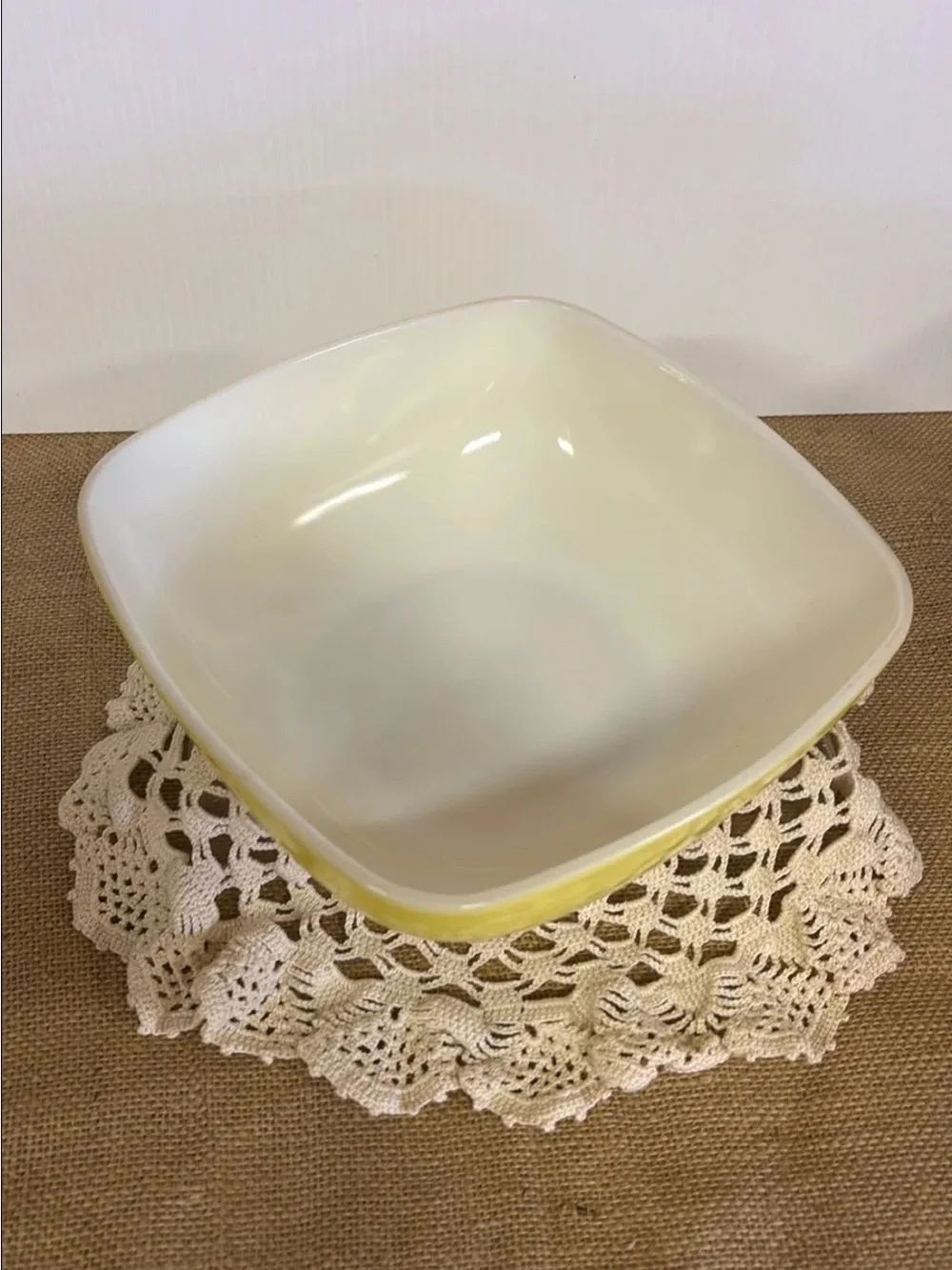 PYREX #525B 25 Vintage Hostess Square Bowl Serving Dish in Yellow 2.5 QT USA